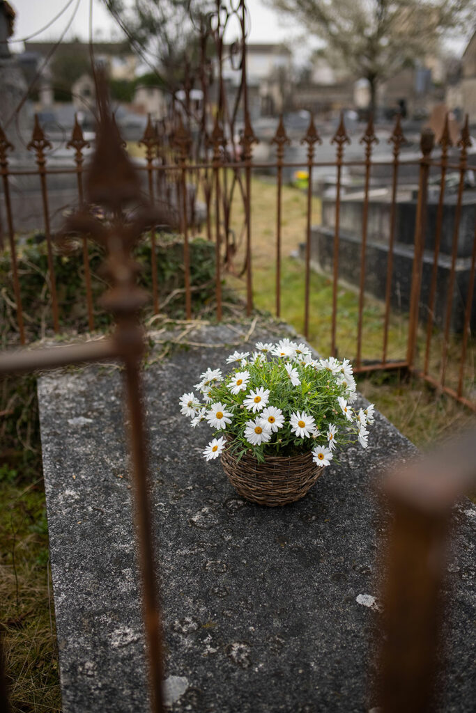Guide de choix des compositions florales - Epitaphe Deuil - Compositions florales sur mesure sépulture - Le mans